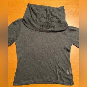 Super cute light knit top! From Barcelona based Designer.